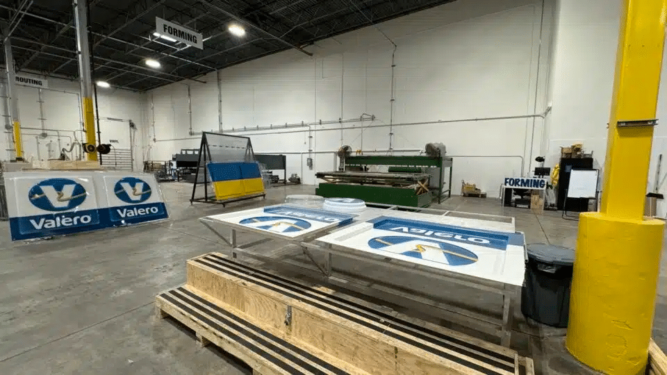 valero signs